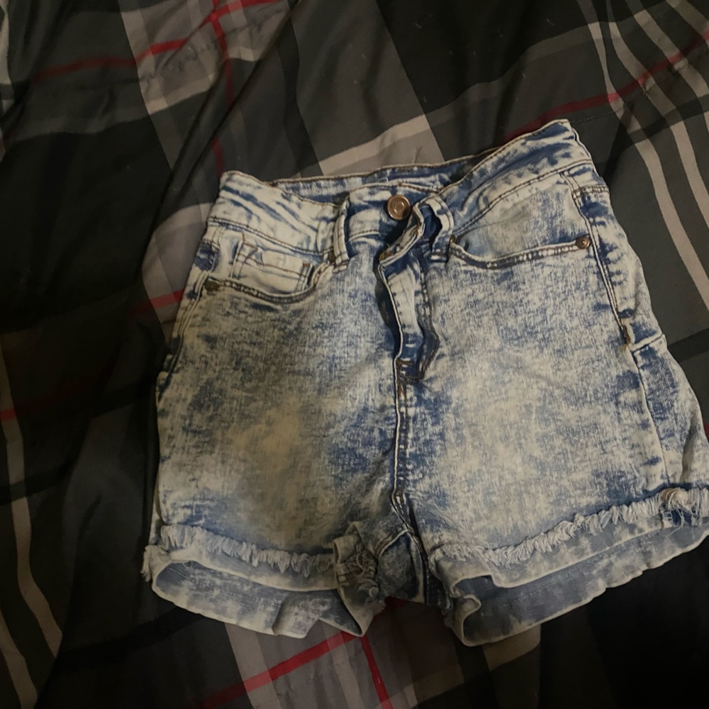Jean shorts. Say size 1 fits more like a 0